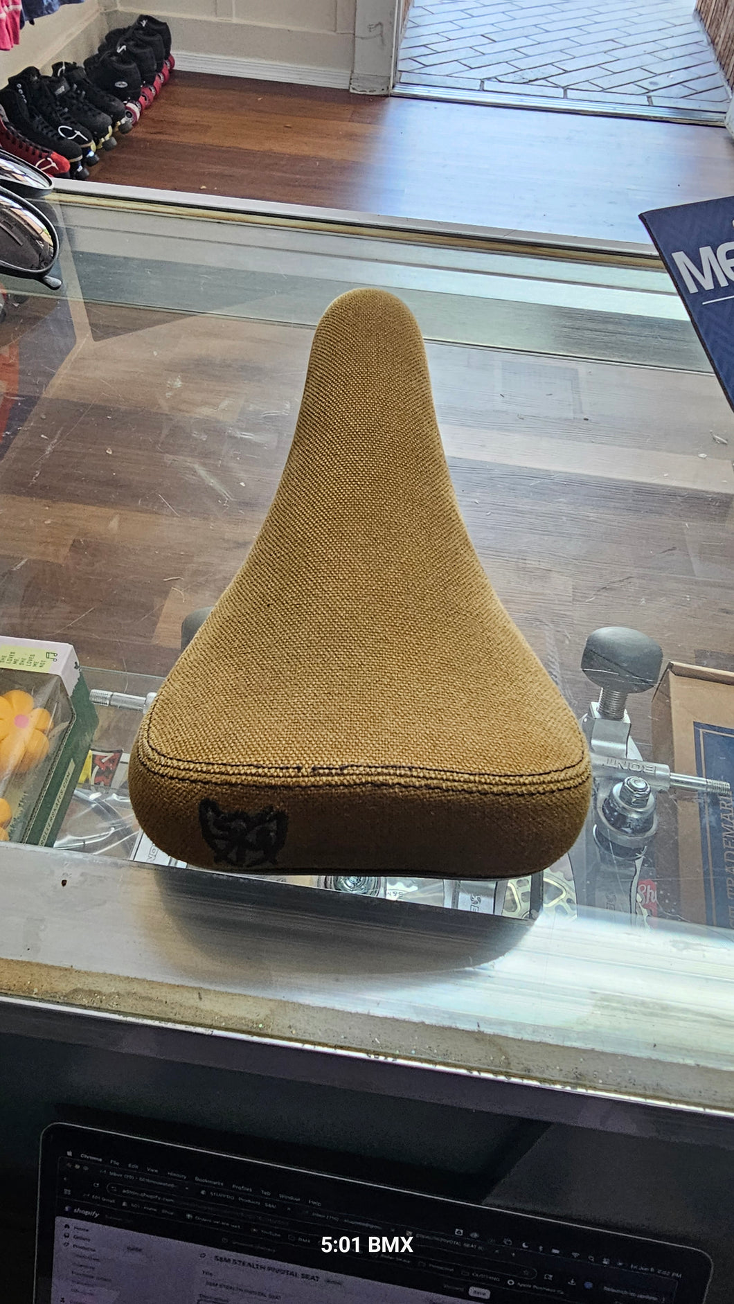 S&M STEALTH PIVOTAL SEAT (YUCK BRN)