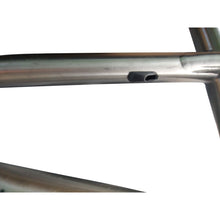 Cargar imagen en el visor de la galería, TRUTH BMX| OS20 TITANIUM MAIN EVENT BMX RACE FRAME